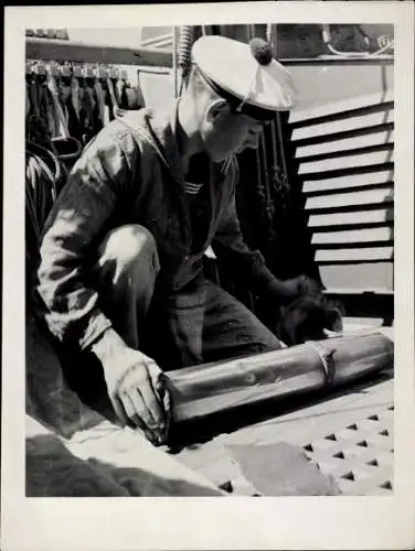Foto Französisches? Kriegsschiff, Marinesoldat, Patrone