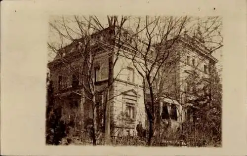 Foto Ak Jena in Thüringen, Villa, Anwohner im Garten