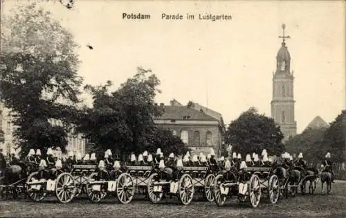 Ak Potsdam in Brandenburg, Parade im Lustgarten, Artillerie