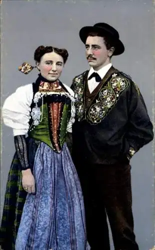 Ak Bursche und Mädchen in Nidwaldnertracht