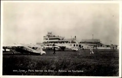 CPA Lyon, Port Aérien de Bron, Avions de Tourisme