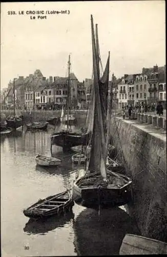 Ak Le Croisic Loire Atlantique, Hafenansicht, Segelboote, alte Gebäude, Schwarz-Weiß-Foto