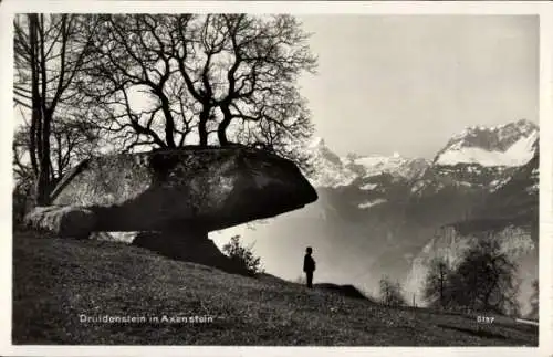 Ak Axenstein Kanton Schwyz, Druidenstein, Berglandschaft, Mensch silhouette
