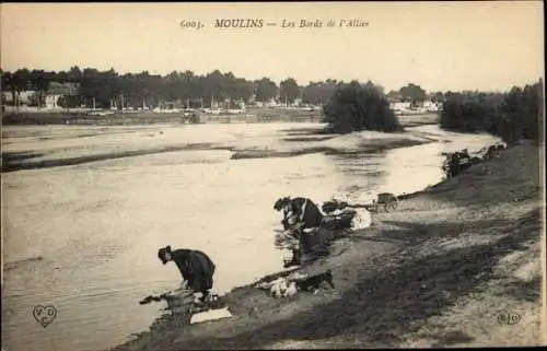 Ak Moulins Allier, Vordertafel zeigt Flusslandschaft, Menschen am Ufer, Tiere