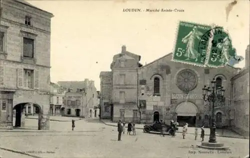Ak Loudun Vienne, Marktplatz, Gebäude, Auto, Straßenansicht, Franz. Republik