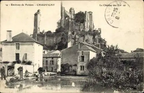 Ak Chauvigny Vienne , Ruinen, Schloss, Wasserfläche, Häuser