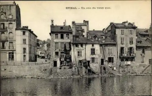 Ak Épinal Lothringen Vosges, Altstadt am Flussufer, Historische Gebäude, Wasserfläche