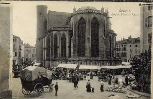 Ak Épinal Lothringen Vosges, Markt, Platz de l'Atre, Kirche, Verkaufsstände, Wagen