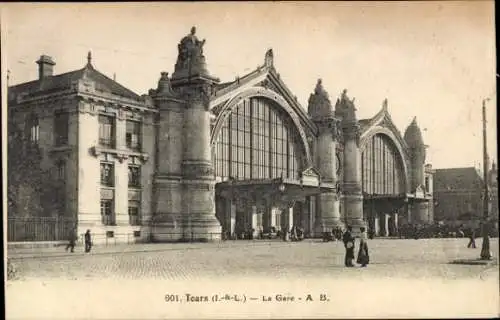 Ak Tours Indre et Loire, Gare von   Architektur, Menschenmenge