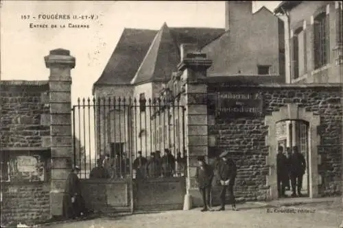 Ak Fougères Ille et Vilaine, Eintrittstor zur Kaserne,  Gebäude,  von E. Couédel