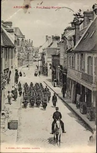 Ak Argentan Orne, Straße mit Soldaten, Reiter,  Gebäude, Postkutsche