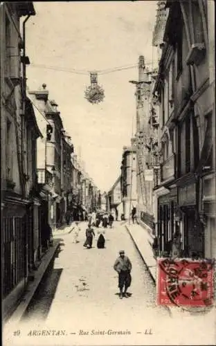 Ak Argentan Orne, Straße Rue Saint-Germain,  Architektur, Menschen auf der Straße