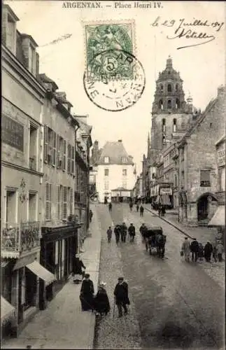 Ak Argentan Orne, Historische Stadtansicht, Platz Henri IV, Pferdefuhrwerke, Gebäude