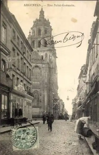 Ak Argentan Orne, Blick auf die Rue Saint-Germain, Kirche im Hintergrund, Straßenansicht