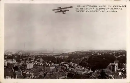Ak Meudon Hauts de Seine, Flugzeug über der Stadt, Weymann avec un Passager