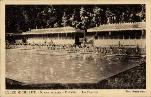 Ak Vanves Hauts de Seine, Lycée Michelet, Schwimmbad, Vielzahl von Schwimmern,  