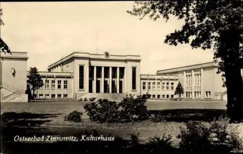 Ak Ostseebad Zinnowitz auf Usedom, Kulturhaus, Ostseebad  Architektur, große Gebäude, gepflegte G