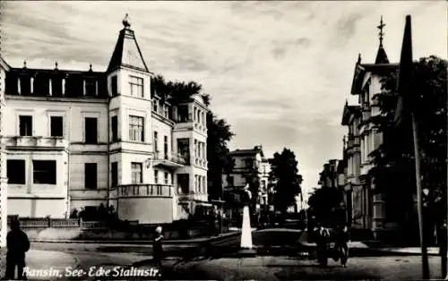 Ak Ostseebad Bansin auf Usedom, Villenstraße, Stadtansicht, Kopfsteinpflaster, Parkanlage