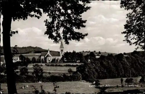 Ak Albaum Kirchhundem im Sauerland, Luftkurort Albaum, Kirche, schöne Landschaft,  Architektur