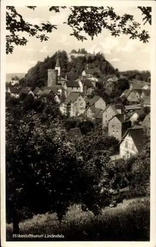 Ak Lindenfels im Odenwald, Schwarze Weiß Aufnahme, Ort mit Häusern, Burg mit Turm, umgeben von Bä