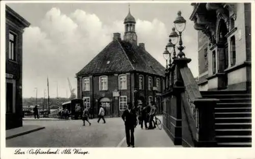 Ak Leer in Ostfriesland, Historische Gebäude, Straßenansicht, Menschen, Laternen, Hafenblick