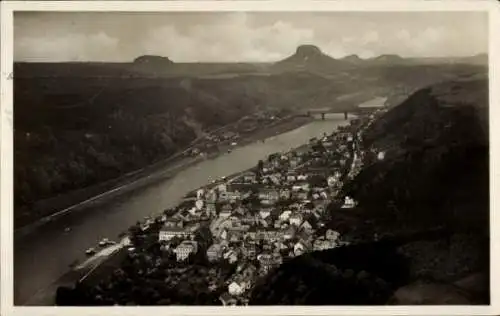 Ak Bad Schandau Sächsische Schweiz, Luftbild von  Lilienstein im Hintergrund, ruhige Flusslandsch