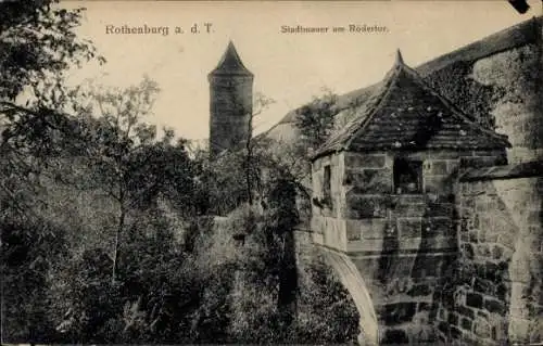Ak Rothenburg ob der Tauber Mittelfranken, Stadtmauer am Rödertor,  Architektur, Natur