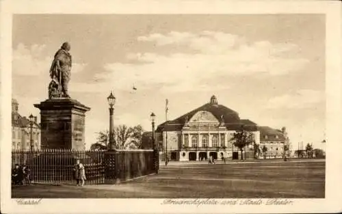 Ak Cassel Kassel in Hessen, Friedrichsplatz, Staatstheater, Statue,  