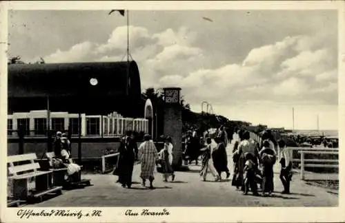 Ak Ostseebad Graal Müritz, Strandpromenade, Uhr, Menschenmenge