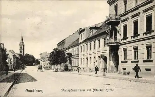 Ak Gussew Gumbinnen Ostpreußen, Stallupönerstraße, Altstädt. Kirche,  Architektur, Menschen