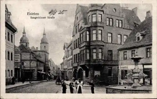 Ak Lutherstadt Eisleben,  Sangerhäuser Straße,  Architektur, Straßenansicht, Personen