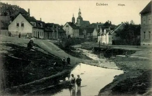 Ak Lutherstadt Eisleben in Sachsen Anhalt, an der Klippe, Kinder, Kirchturm