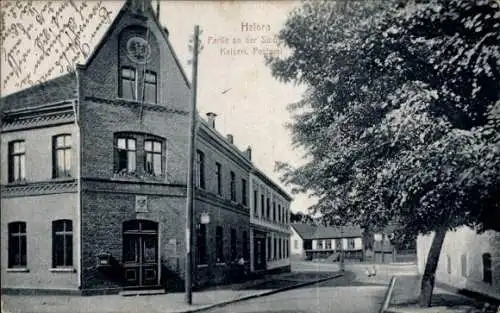Ak Helbra in Sachsen Anhalt, Stadtansicht, Gebäude, Straße, Bäume, Schwarz-Weiß-Foto