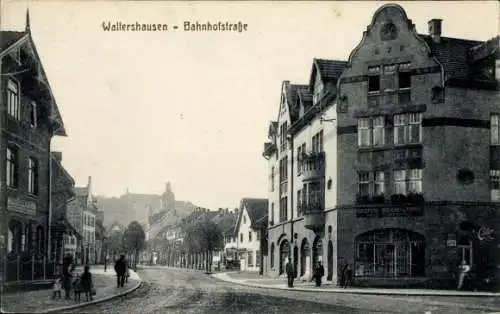 Ak Waltershausen in Thüringen, Bahnhofstraße, alte Häuser, Straßenansicht