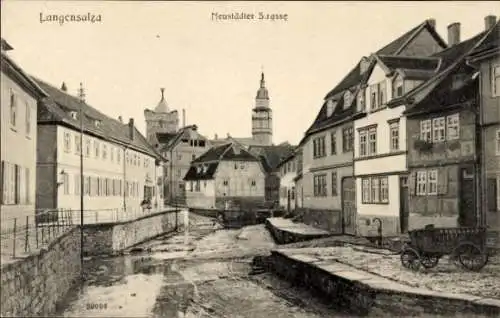 Ak Bad Langensalza in Thüringen, Ansicht von  Neustädter Straße,  Gebäude, Wasserlauf