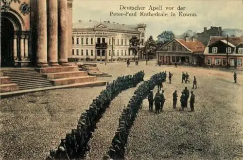 Ak Kaunas Kowno Kauen Litauen, Deutscher Apell vor der Peter-Paul Kathedrale