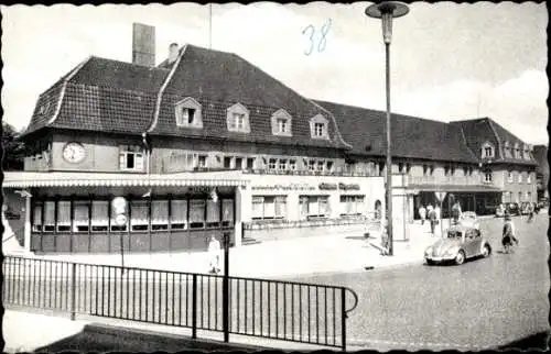 Ak Celle in Niedersachsen, Bahnhof, Straßenseite, Käfer