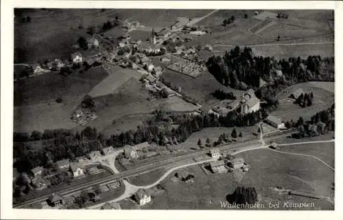Ak Kempten im Allgäu Schwaben, Luftaufnahme von Wallenhofen, ländliche Idylle, Dorfansicht