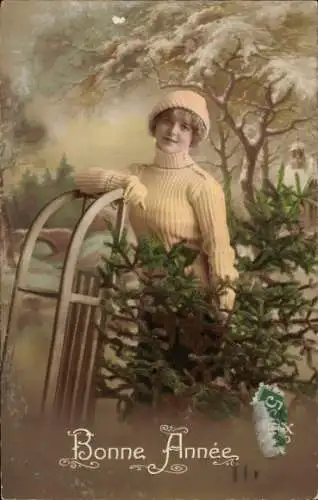 Ak Glückwunsch Neujahr, Frau mit Schlitten, Tannenbaum