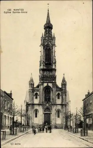 Ak Nantes Loire Atlantique, Eglise Sainte-Anne,  Architektur, Menschen auf der Straße