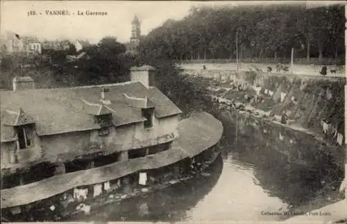 Ak Vannes Morbihan, Vans, Landschaft mit Fluss, Gebäude im Vordergrund, Bäume im Hintergrund