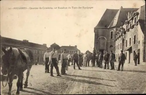 Ak Fougères Ille et Vilaine, Quartier de Cavalerie, 10. Escadron, Soldaten, Pferde