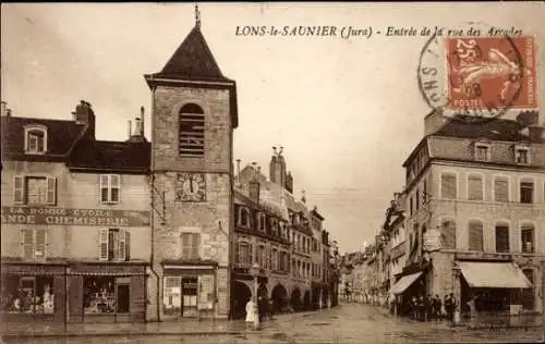 CPA Lons-le-Saunier Jura, Entrée de la rue des Arcades