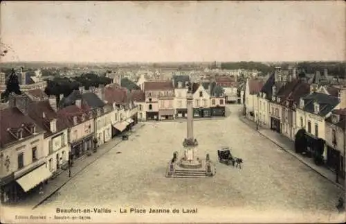 Ak Beaufort en Vallée Beaufort en Anjou Maine et Loire, Place Jeanne de Laval