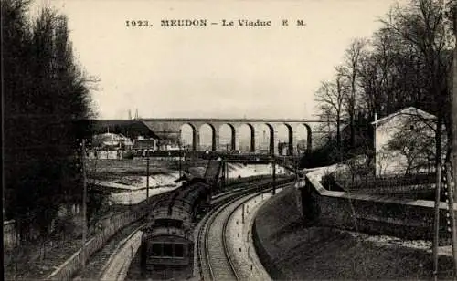 Ak Meudon Hauts de Seine, Le Viaduc, Eisenbahn