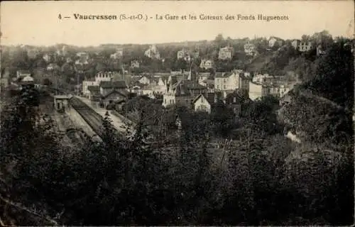 Ak Vaucresson Hauts de Seine, Blick auf die Stadt, Bahnhof, Hügel, Wohngebäude