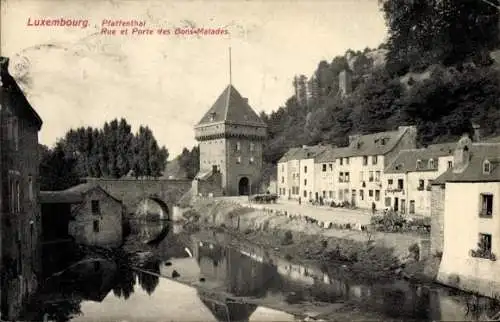Ak Pfaffenthal Luxemburg, Torturm, Brücke, Straßenansicht
