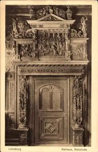 Ak Lüneburg in Niedersachsen, Rathaus, Ratsstube, kunstvolle Holzvertäfelung,  Architektur