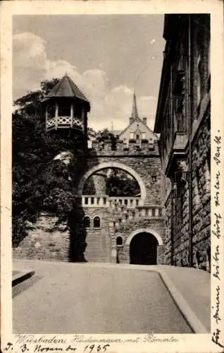 Ak Wiesbaden in Hessen,  Heidenmauer, Römertor, Straße, alte Architektur