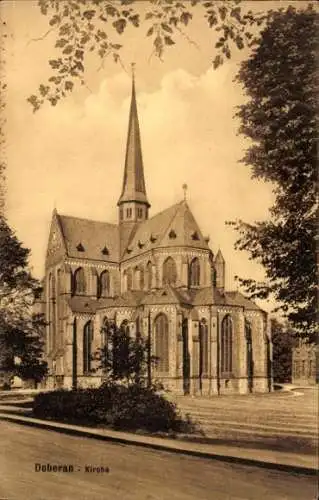 Ak Bad Doberan in Mecklenburg, Doberan Kirche, gotische Architektur, hohe Spitztürme, Bäume im Vo